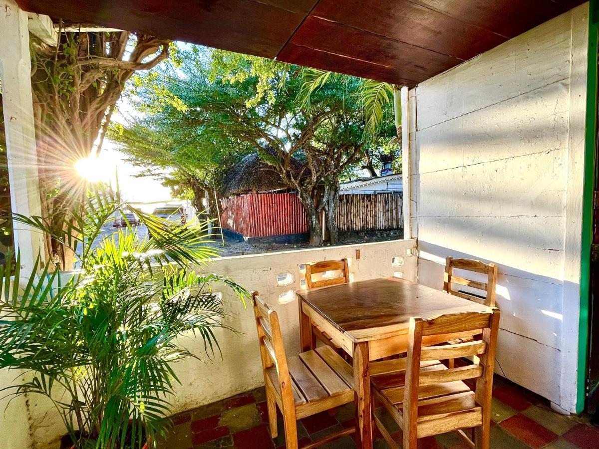 Mango Cafe And Hostel San Juan del Sur Exterior foto